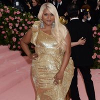 Mindy Kaling en la alfombra roja de la Gala MET 2019