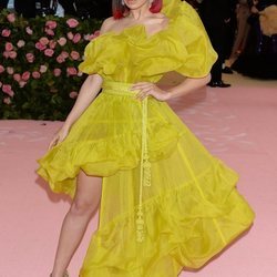 Charli XCX en la alfombra roja de la Gala MET 2019