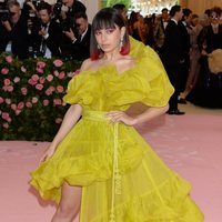 Charli XCX en la alfombra roja de la Gala MET 2019