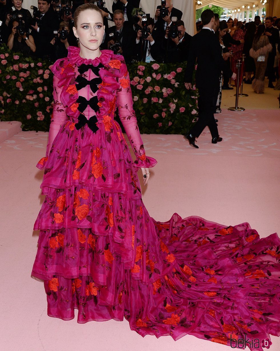 Rachel Brosnahan en la alfombra roja de la Gala MET 2019