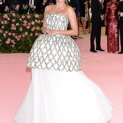 Sara Sampaio en la alfombra roja de la Gala MET 2019