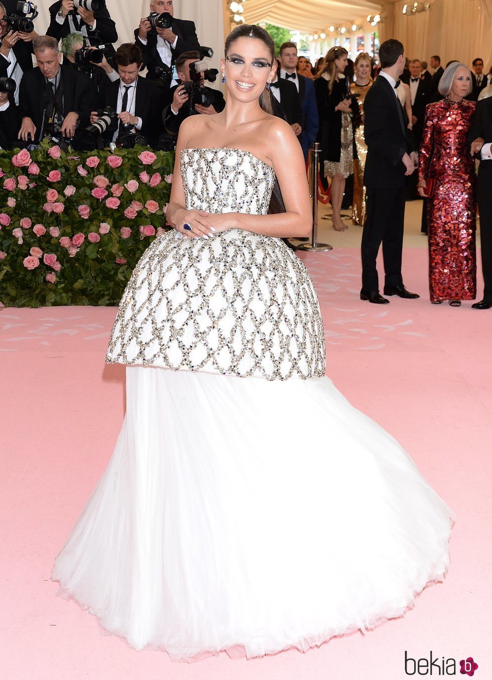 Sara Sampaio en la alfombra roja de la Gala MET 2019