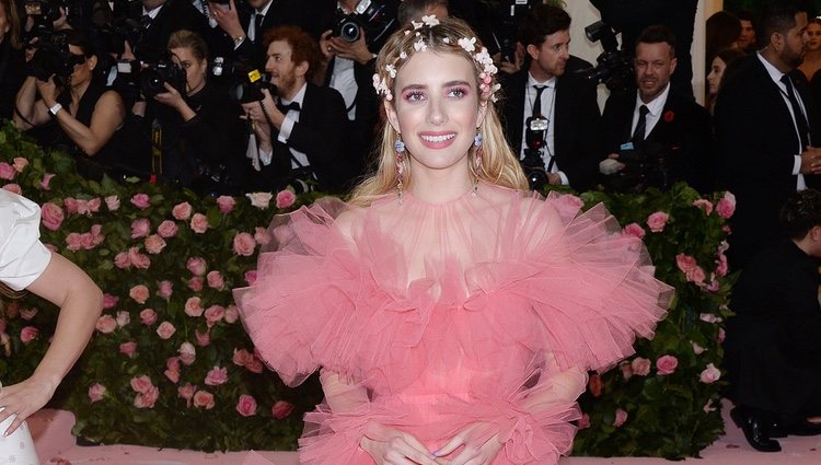 Emma Roberts en la alfombra roja de la Gala MET 2019