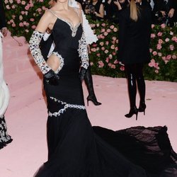 Bella Hadid en la alfombra roja de la Gala MET 2019