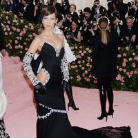 Bella Hadid en la alfombra roja de la Gala MET 2019