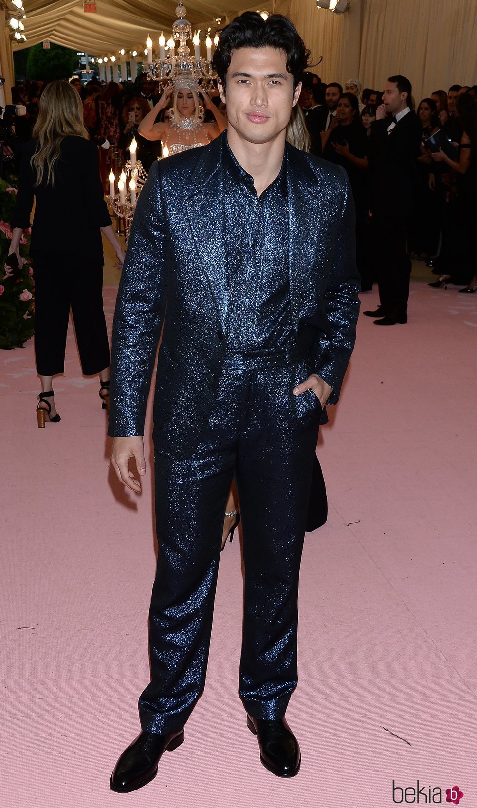 Charles Melton en la alfombra roja de la Gala MET 2019