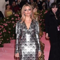 Sienna Miller en la alfombra roja de la Gala MET 2019