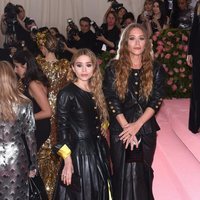 Mary Kate Olsen y Ashley Olsen en la alfombra roja de la Gala MET 2019