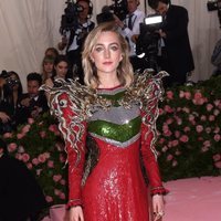 Saoirse Ronan en la alfombra roja de la Gala MET 2019