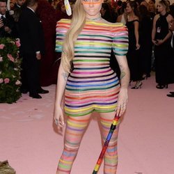 Cara Delevingne en la alfombra roja de la Gala MET 2019