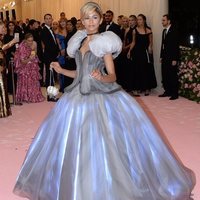 Zendaya vestida de Cenicienta en la alfombra roja de la Gala MET 2019