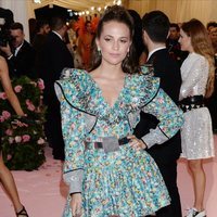 Alicia Vikander en la alfombra roja de la Gala MET 2019