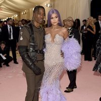 Travis Scott y Kylie Jenner en la alfombra roja de la Gala MET 2019