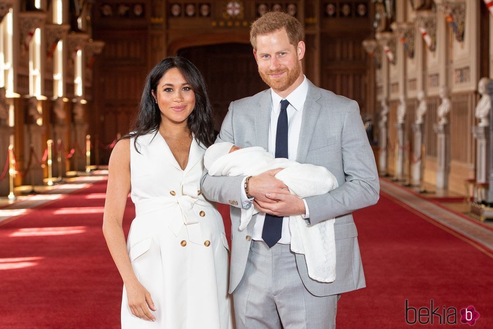 Los Duques de Sussex posando con su hijo Archie Harrison