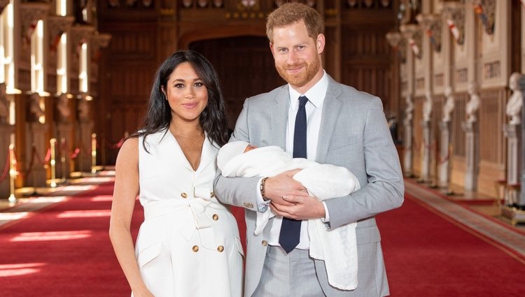 Los Duques de Sussex posando con su hijo Archie Harrison