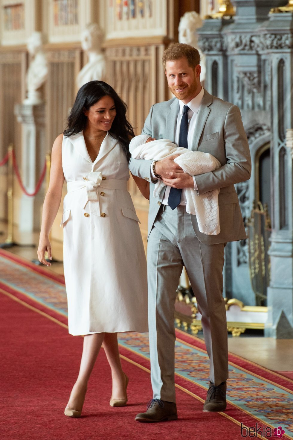 El Príncipe Harry y Meghan Markle presentan a su primer hijo Archie Harrison en Windsor Castle