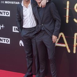 Los hermanos Casas en la premiere de la serie 'Instinto'