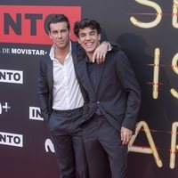 Los hermanos Casas en la premiere de la serie 'Instinto'