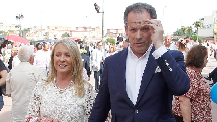 Marina Castaño y su marido Enrique Puras en la Feria de San Isidro 2014