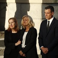 Pedro Sánchez y Ana Pastor junto a la viuda de Alfredo Pérez Rubalcaba, Pilar Goya