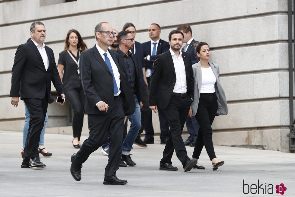 Alberto Garzón llegando a la capilla ardiente de Alfredo Pérez Rubalcaba en el Congreso de los Diputados en Madrid