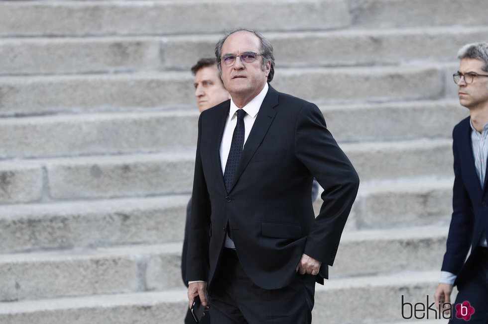 Ángel Gabilondo entrando a la capilla ardiente de Alfredo Pérez Rubalcaba en el Congreso de los Diputados en Madrid