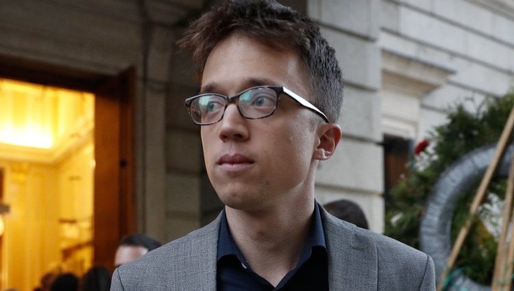 Iñigo Errejón en la capilla ardiente de Alfredo Pérez Rubalcaba en el Congreso de los Diputados en Madrid