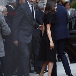 El Rey Felipe VI, y la Reina Letizia a su llegada a la capilla ardiente de Alfredo PÃ©rez Rubalcaba en el Congreso de los Diputados en Madrid