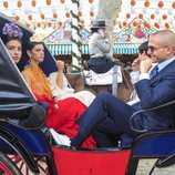 Las modelos Rocío Crusset y Marta Ortiz durante la Feria de Abril de Sevilla.