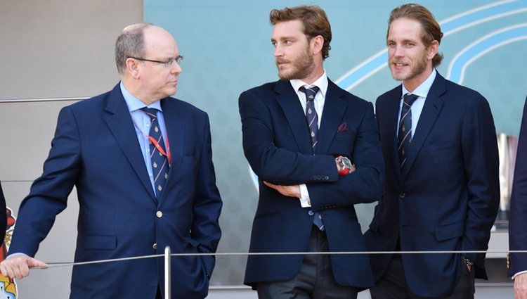 Alberto de Mónaco, Pierre y Andrea Casiraghi en el Gran Premio de Mónaco de Fórmula E 2019