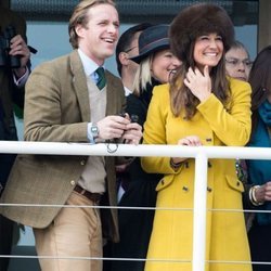 Pippa Middleton y Tom Kingston en las carreras de caballos de Gloucestershire