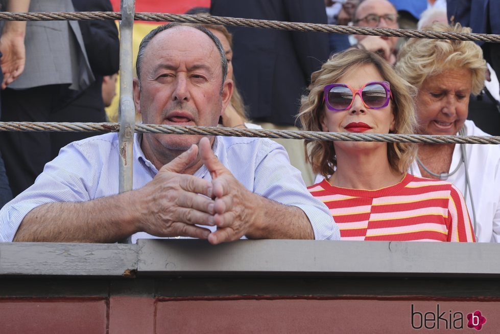 Ágatha Ruiz de Prada y Luis Miguel Rodríguez en la corrida de San Isidro 2019