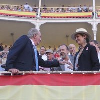 El Rey Juan Carlos I, la Infanta Elena y Victoria Federica en la corrida de San Isidro