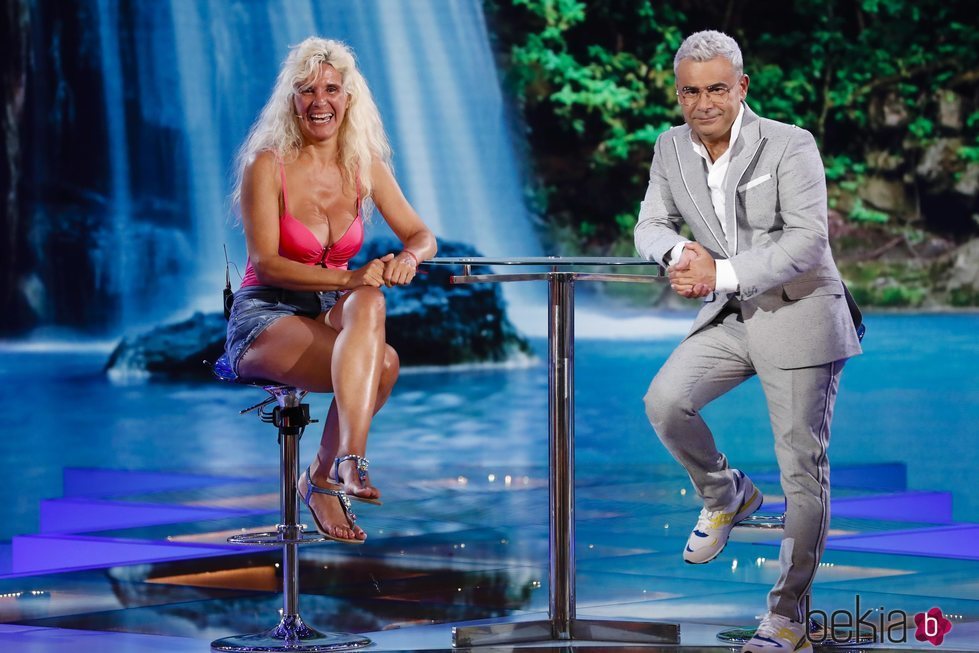 Jorge Javier Vázquez con Loli Álvarez en el plató de 'Supervivientes 2019'