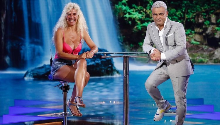 Jorge Javier Vázquez con Loli Álvarez en el plató de 'Supervivientes 2019'