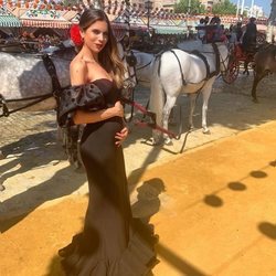 Melissa Jiménez en la Feria de Sevilla presumiendo de embarazo