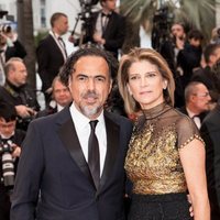 Alejandro Gonzalez Iñárritu y Maria Eladia Hagerman en la presentación de 'Dolor y Gloria' en Cannes