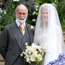 Lady Gabriella Windsor con su padre el Príncipe Michael de Kent en su boda con Thomas Kingston