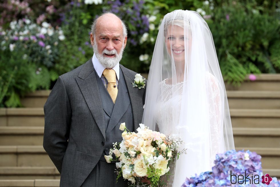 Lady Gabriella Windsor con su padre el Príncipe Michael de Kent en su boda con Thomas Kingston