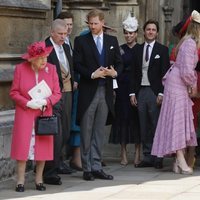 La Reina Isabel, el Duque de York, el Príncipe Harry, Beatriz de York y Edoardo Mapelli Mozzi en la boda de Lady Gabriella Windsor y Thomas Kingston