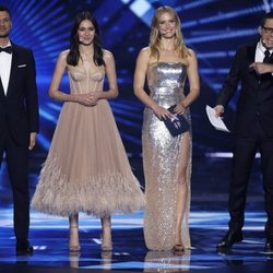 Bar Refaeli y el resto de presentadores del Festival Eurovisión 2019