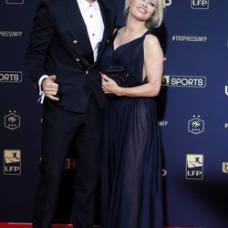 Pamela Anderson y su novio Adil Rami en la fiesta del fútbol de París 2019