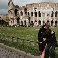 Laura Escanes con Julio, el hijo de Risto Mejide, en Roma