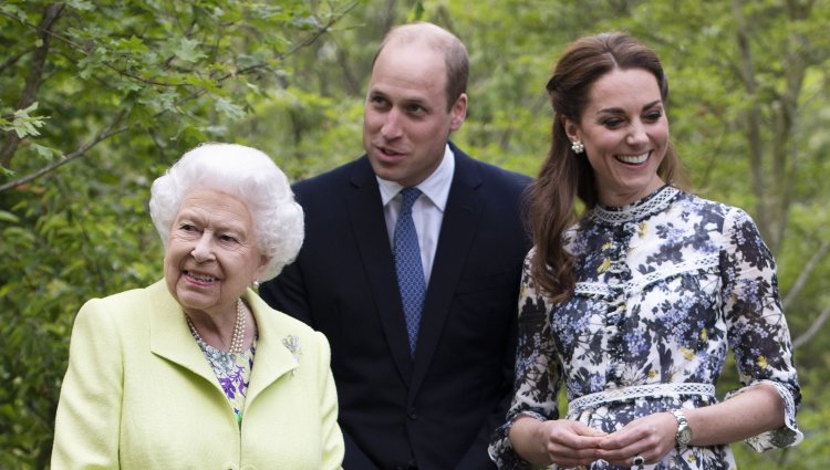 La Reina Isabel, el Príncipe Guillermo y Kate Middleton en Chelsea Flower Show 2019