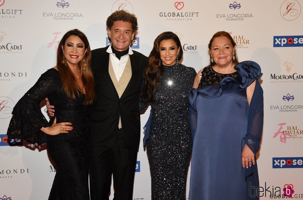 Maria Bravo, Philippe Seyres de Rothschild, Eva Longoria y Camille Seyres de Rothschild en la Global Gift Gala de Cannes