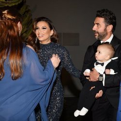 Eva Longoria junto a José Bastón y su hijo, Santiago Bastón, en la Global Gift de Cannes