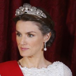 La Princesa Letizia luciendo la Tiara Mellerio en una cena de gala