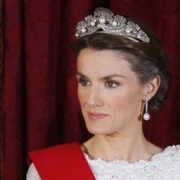 La Princesa Letizia luciendo la Tiara Mellerio en una cena de gala