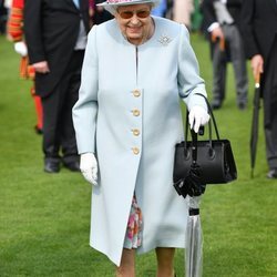 La Reina Isabel en una Garden Party