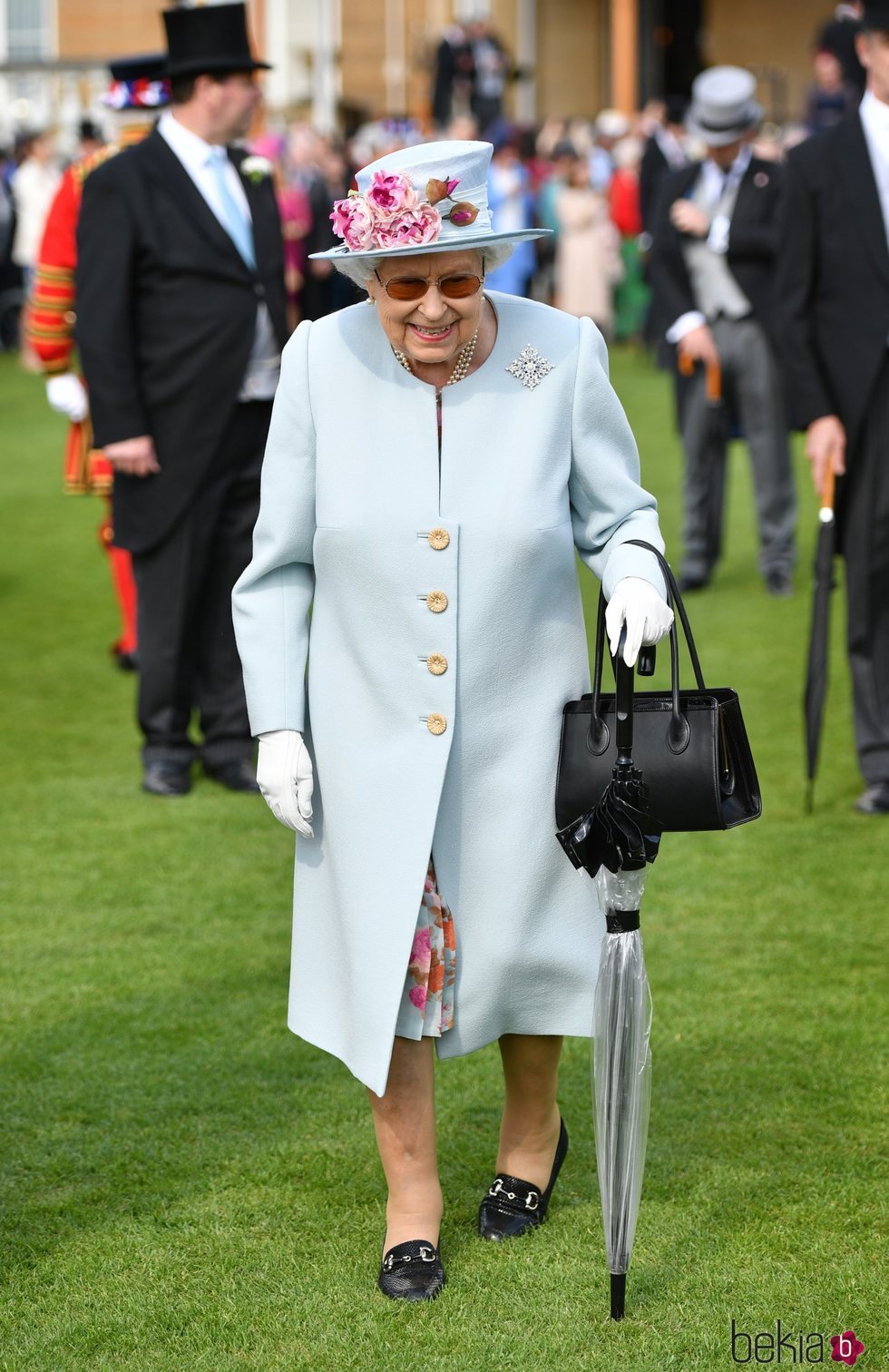 La Reina Isabel en una Garden Party